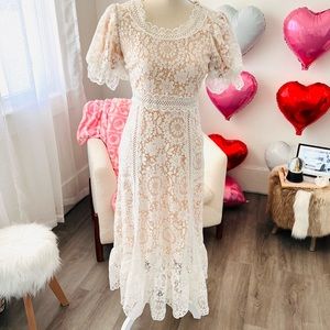 White lace maxi dress-small🤍